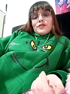 Snapshot of Lucyy-hess chatting on 12/19/24, 10:21 Lucyy-hess online show from 12/19/24, 10:21