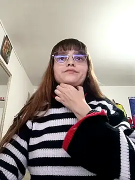 Snapshot of Lucyy-hess chatting on 01/05/25, 12:31 Lucyy-hess online show from 01/05/25, 12:31
