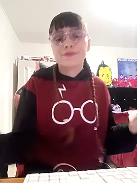 Snapshot of Lucyy-hess chatting on 01/15/25, 11:19 Lucyy-hess online show from 01/15/25, 11:19