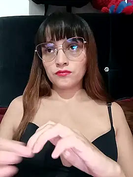 Snapshot of Lucyy-hess chatting on 02/07/25, 08:42 Lucyy-hess online show from 02/07/25, 08:42