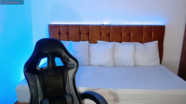 Snapshot of alexiaaross chatting on 10/19/25, 06:14 alexiaaross online show from 10/19/25, 06:14