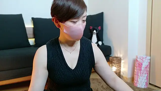 Snapshot of Risa_06 chatting on 01/01/25, 12:11 Risa 06 online show from 01/01/25, 12:11