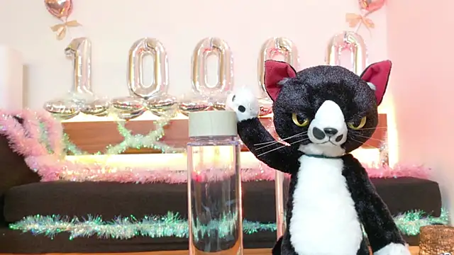 Snapshot of Risa_06 chatting on 01/12/25, 11:17 Risa 06 online show from 01/12/25, 11:17
