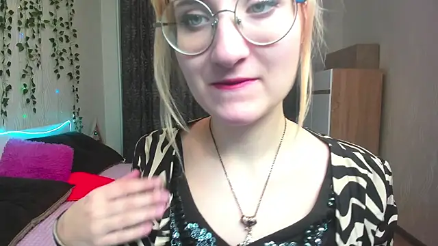 Snapshot of Miss_Elsa_ chatting on 12/23/24, 02:56 Miss Elsa online show from 12/23/24, 02:56