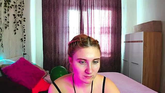 Snapshot of Miss_Elsa_ chatting on 02/15/25, 06:55 Miss Elsa online show from 02/15/25, 06:55