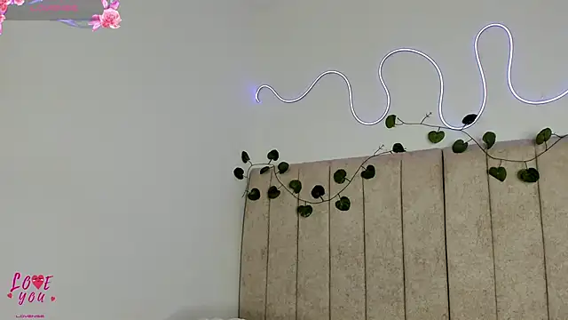 Snapshot of Kaseydelvey chatting on 10/20/25, 10:54 Kaseydelvey online show from 10/20/25, 10:54