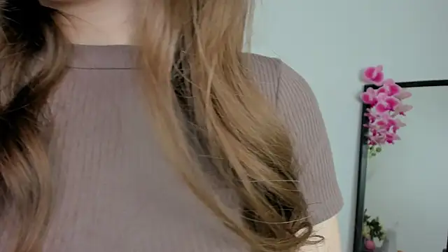 Lilly Colins online show from 12/13/24, 12:28