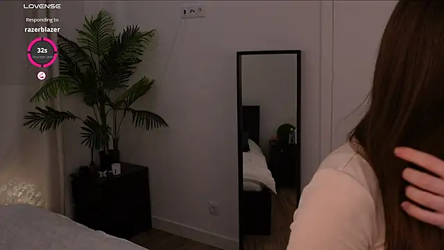 Lilly Colins online show from 01/06/25, 05:06