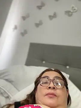 AntonellaAlondra4 online show from 11/17/25, 01:28