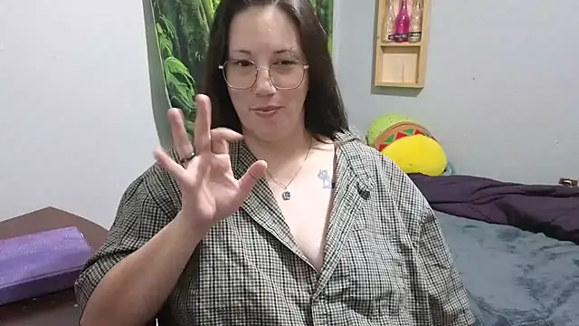 Snapshot of ThickGirlsDoItBetter chatting on 01/12/25, 03:17 ThickGirlsDoItBetter online show from 01/12/25, 03:17