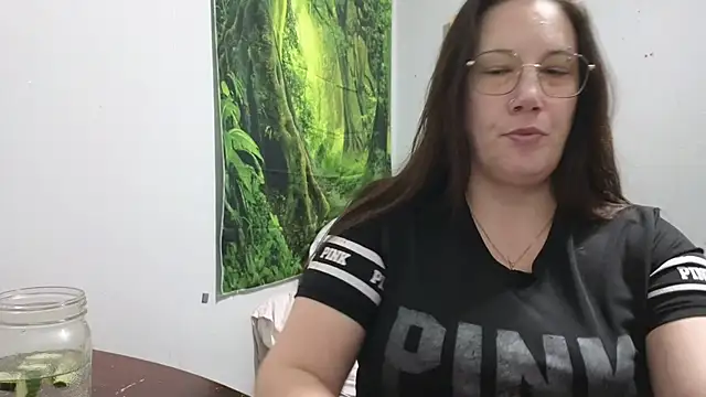 Snapshot of ThickGirlsDoItBetter chatting on 01/22/25, 02:59 ThickGirlsDoItBetter online show from 01/22/25, 02:59