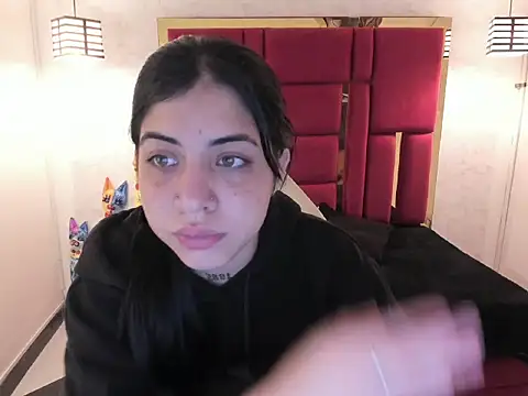Snapshot of Violet_m chatting on 09/20/25, 11:33 Violet m online show from 09/20/25, 11:33