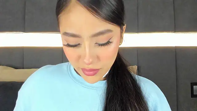 nicolle pierce online show from 09/30/25, 01:27