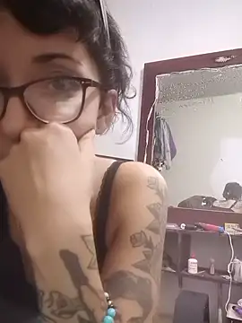 Snapshot of HighLilith chatting on 09/17/25, 04:30 HighLilith online show from 09/17/25, 04:30