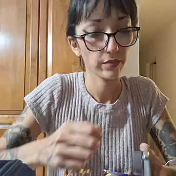 Snapshot of HighLilith chatting on 11/17/25, 09:04 HighLilith online show from 11/17/25, 09:04