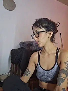 Snapshot of HighLilith chatting on 11/19/25, 11:16 HighLilith online show from 11/19/25, 11:16