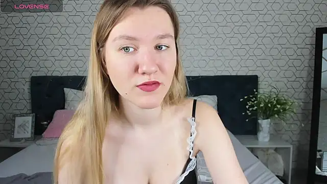 Snapshot of Mariel_Brown chatting on 01/12/25, 08:14 Mariel Brown online show from 01/12/25, 08:14