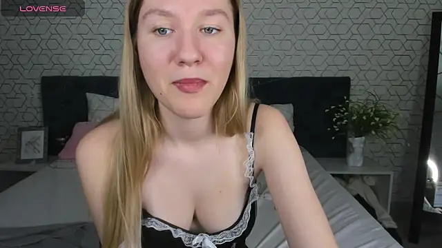 Snapshot of Mariel_Brown chatting on 01/12/25, 11:17 Mariel Brown online show from 01/12/25, 11:17