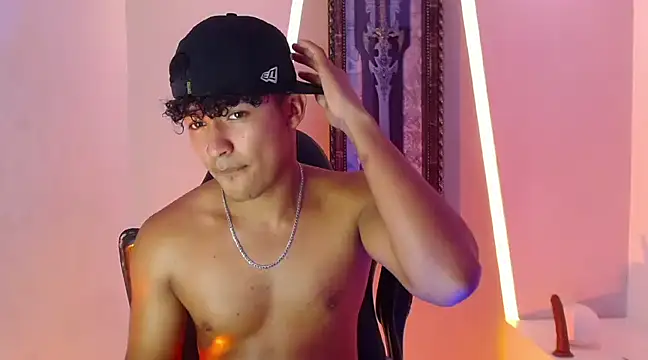 Snapshot of jamescurli_ chatting on 12/22/24, 11:44 jamescurli online show from 12/22/24, 11:44