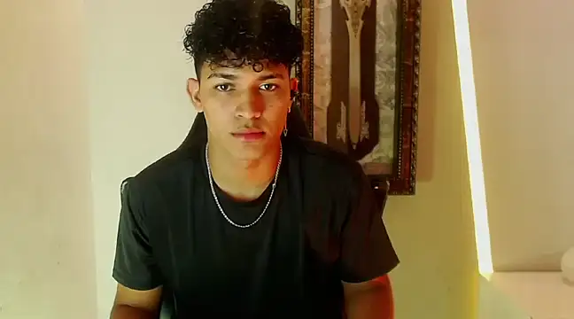 Snapshot of jamescurli_ chatting on 01/04/25, 04:44 jamescurli online show from 01/04/25, 04:44