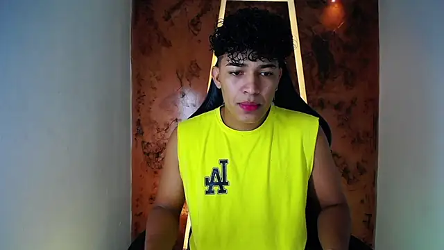 Snapshot of jamescurli_ chatting on 02/22/25, 03:45 jamescurli online show from 02/22/25, 03:45