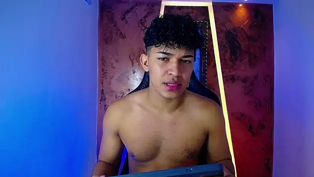 Snapshot of jamescurli_ chatting on 02/24/25, 04:38 jamescurli online show from 02/24/25, 04:38