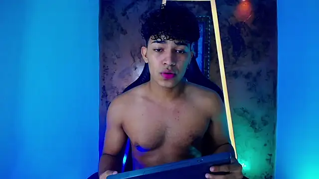 Snapshot of jamescurli_ chatting on 03/01/25, 04:15 jamescurli online show from 03/01/25, 04:15