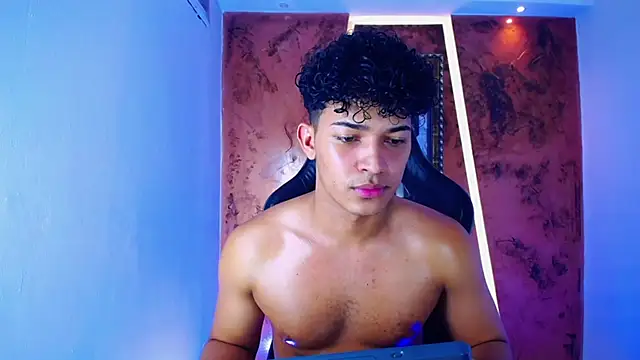 Snapshot of jamescurli_ chatting on 03/03/25, 12:05 jamescurli online show from 03/03/25, 12:05