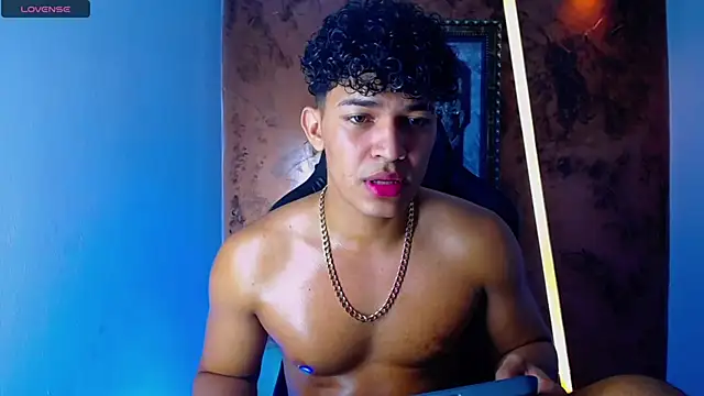 Snapshot of jamescurli_ chatting on 03/22/25, 04:45 jamescurli online show from 03/22/25, 04:45