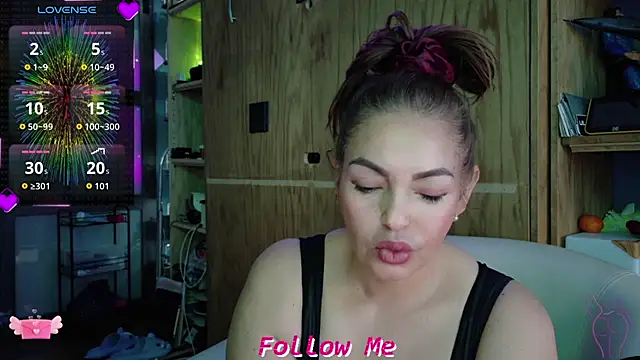 QueenYsuRey online show from 11/10/25, 06:29