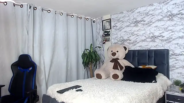 Snapshot of anne_parker chatting on 12/12/24, 06:21 anne parker online show from 12/12/24, 06:21