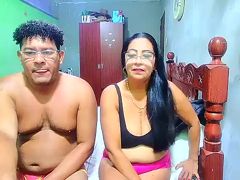 Snapshot of rosi_pamela chatting on 12/28/24, 06:08 rosi pamela online show from 12/28/24, 06:08