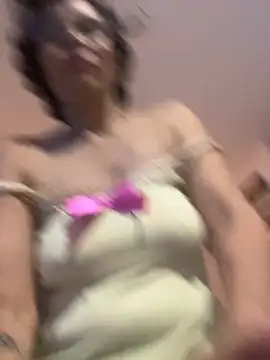 Snapshot of MireyaTorresGu chatting on 11/07/25, 01:27 MireyaTorresGu online show from 11/07/25, 01:27