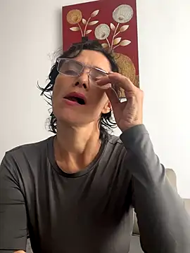 Snapshot of MireyaTorresGu chatting on 11/07/25, 02:17 MireyaTorresGu online show from 11/07/25, 02:17