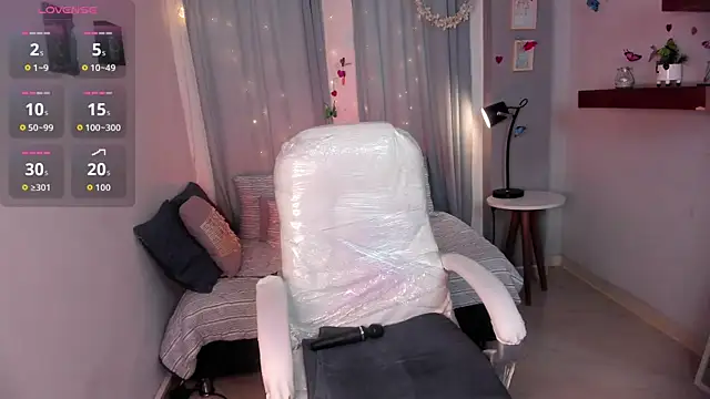 MiaDlucca online show from 11/19/25, 08:09