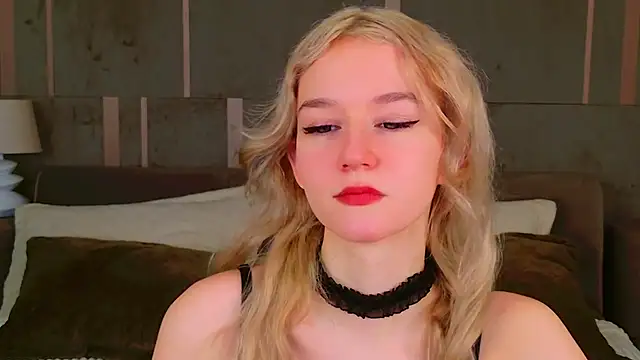 Snapshot of NaomiLoys chatting on 02/10/25, 08:53 NaomiLoys online show from 02/10/25, 08:53