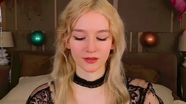 Snapshot of NaomiLoys chatting on 02/15/25, 07:28 NaomiLoys online show from 02/15/25, 07:28