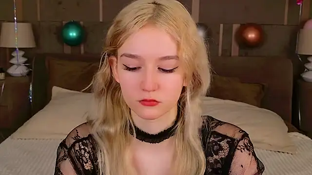 Snapshot of NaomiLoys chatting on 02/15/25, 10:52 NaomiLoys online show from 02/15/25, 10:52