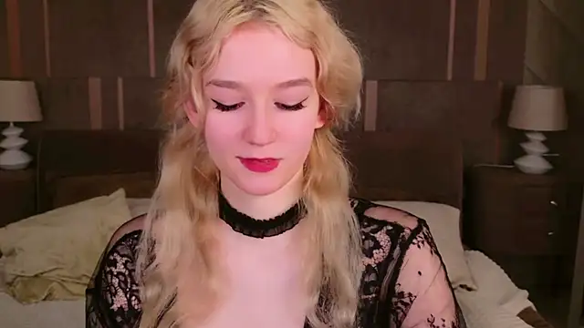 Snapshot of NaomiLoys chatting on 02/24/25, 08:03 NaomiLoys online show from 02/24/25, 08:03