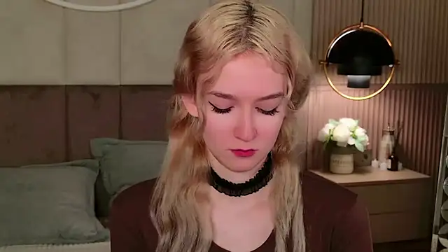 Snapshot of NaomiLoys chatting on 02/25/25, 04:53 NaomiLoys online show from 02/25/25, 04:53