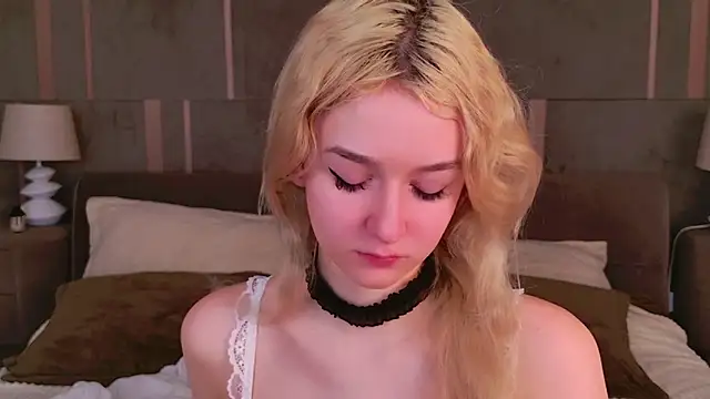 Snapshot of NaomiLoys chatting on 03/07/25, 08:44 NaomiLoys online show from 03/07/25, 08:44