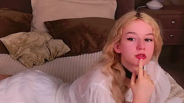 Snapshot of NaomiLoys chatting on 03/09/25, 03:43 NaomiLoys online show from 03/09/25, 03:43