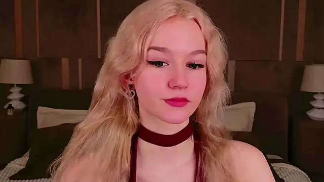 Snapshot of NaomiLoys chatting on 03/22/25, 03:30 NaomiLoys online show from 03/22/25, 03:30