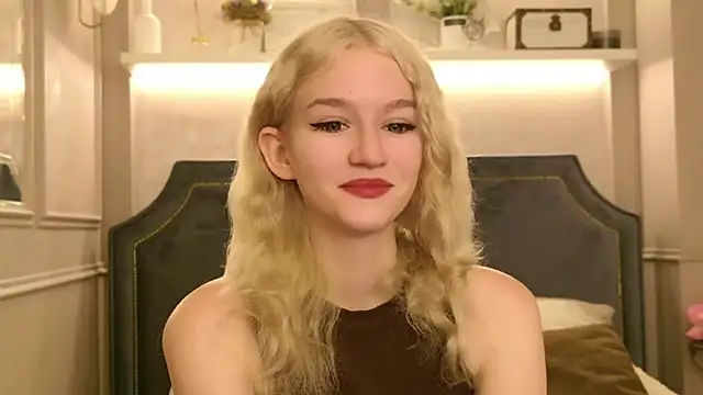 Snapshot of NaomiLoys chatting on 09/22/25, 10:50 NaomiLoys online show from 09/22/25, 10:50