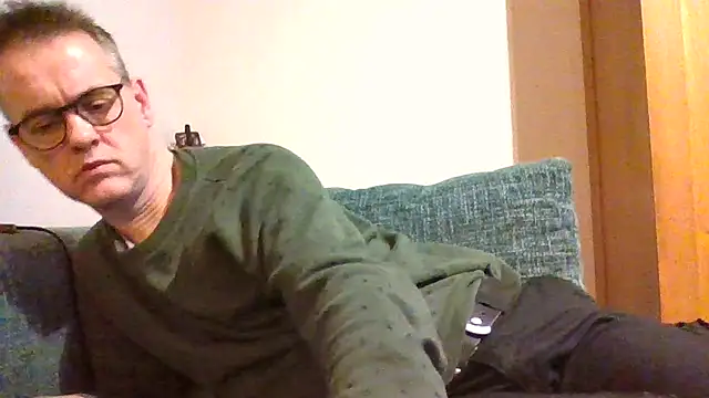 Snapshot of Hectorthyssen1 chatting on 01/10/25, 11:18 Hectorthyssen1 online show from 01/10/25, 11:18