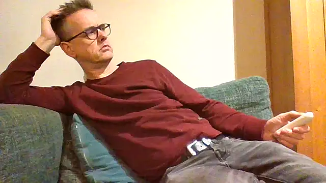 Snapshot of Hectorthyssen1 chatting on 02/13/25, 10:11 Hectorthyssen1 online show from 02/13/25, 10:11