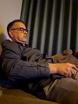 Snapshot of Hectorthyssen1 chatting on 10/04/25, 11:14 Hectorthyssen1 online show from 10/04/25, 11:14