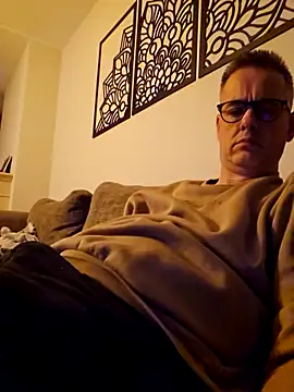 Snapshot of Hectorthyssen1 chatting on 10/15/25, 10:43 Hectorthyssen1 online show from 10/15/25, 10:43