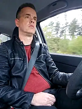 Snapshot of Hectorthyssen1 chatting on 10/20/25, 03:01 Hectorthyssen1 online show from 10/20/25, 03:01