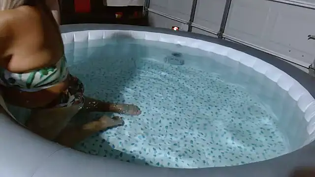 69vivian online show from 01/18/25, 01:41